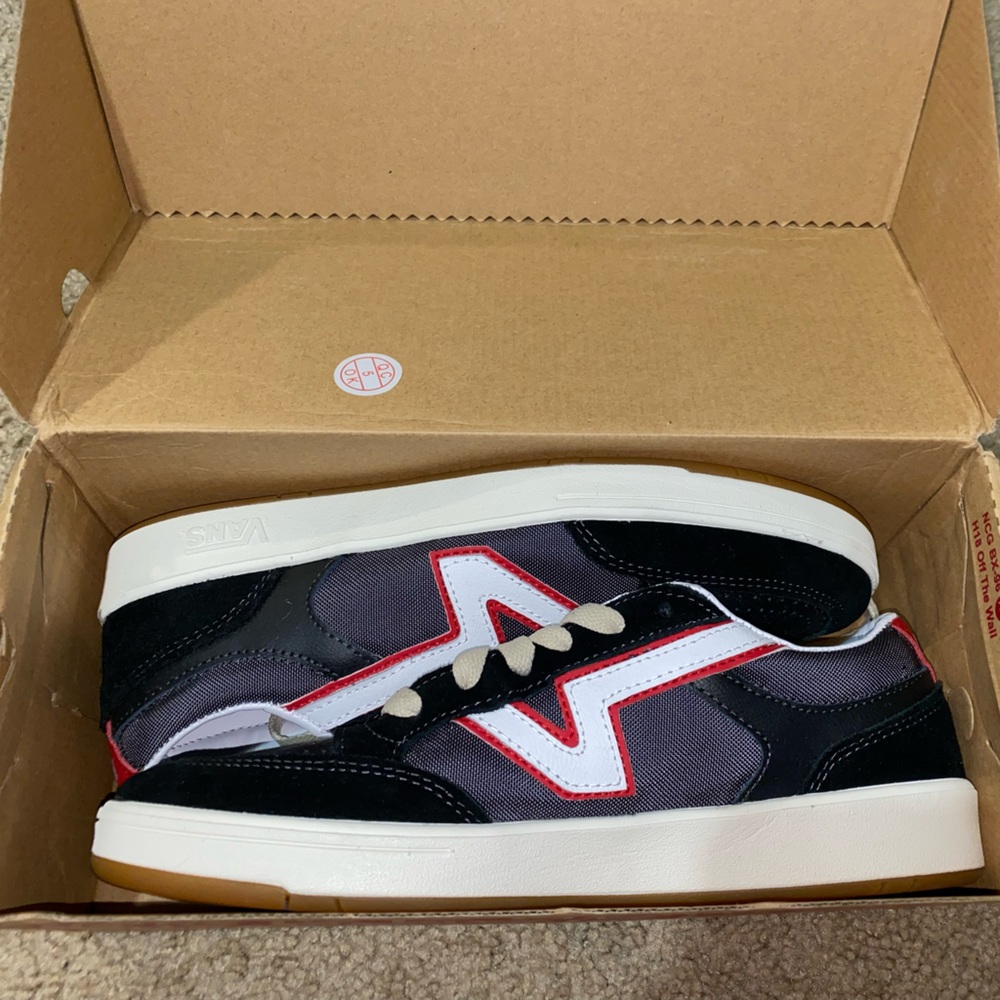 Vans women’s 8.5 never worn